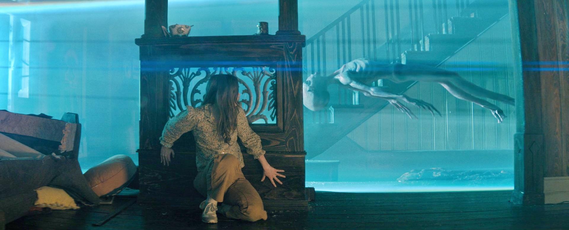 Peategelane Kaitlyn Dever ja tulnukas